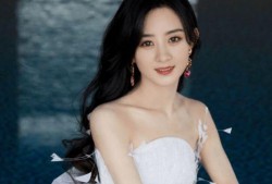 娱乐吃瓜杨紫赵丽颖,娱乐圈的“瓜王”对决，谁才是真正的吃瓜达人？